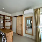 Yellow Nest * 斯基亚索斯镇